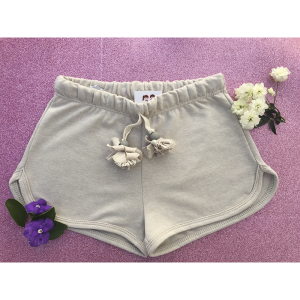 SHORT CINTO CON FLOR LISO