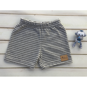 SHORT GRIS CLARO CON RAYAS NEGRAS