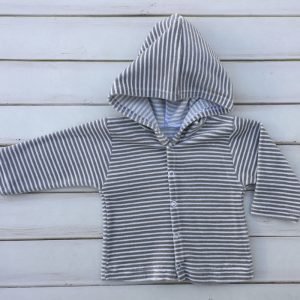 CAMPERA DE PLUSH GRIS Y BLANCA A RAYAS