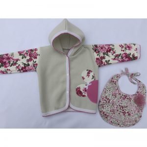 CAMPERA BEIGE CON MANGAS FLOREADAS