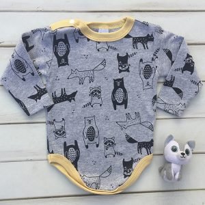 BODY M/L GRIS CON ANIMALITOS NEGROS Y BORDE AMARILLO